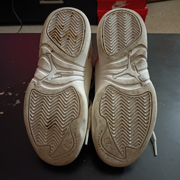 I'm selling these pre-owned little girls Jordan 12's In White/Pink - Picture 5 of 5